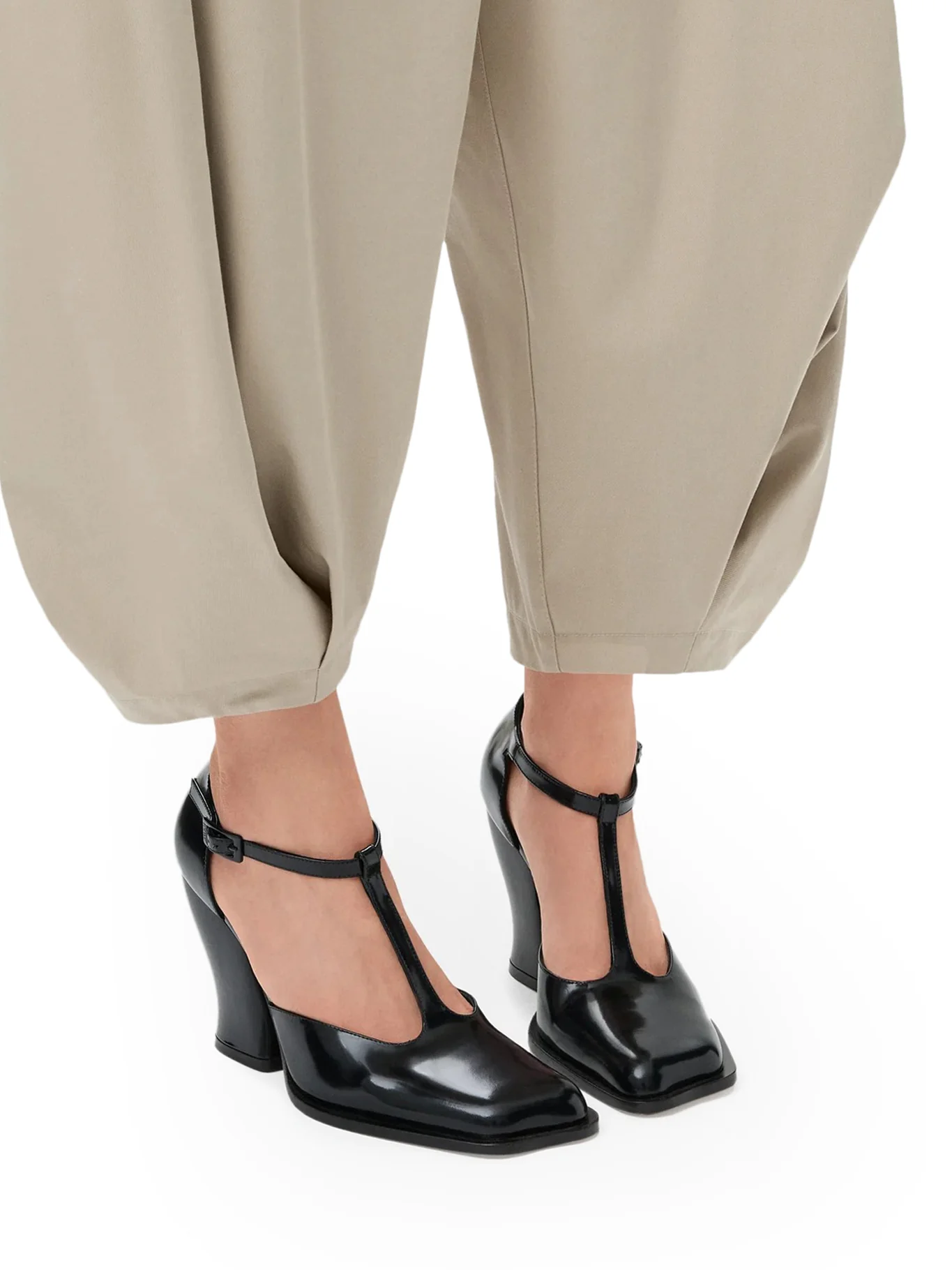 T-BAR WAVE DÉCOLLETÉ IN BRUSHED CALFSKIN - Image 2