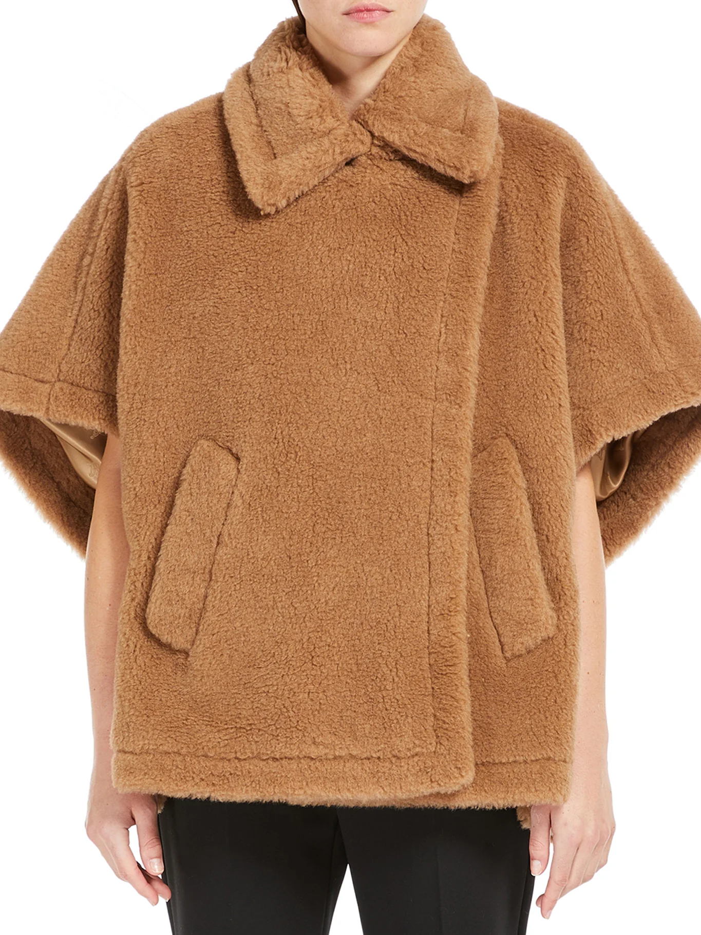 TEDDY FABRIC CAPE - Image 3