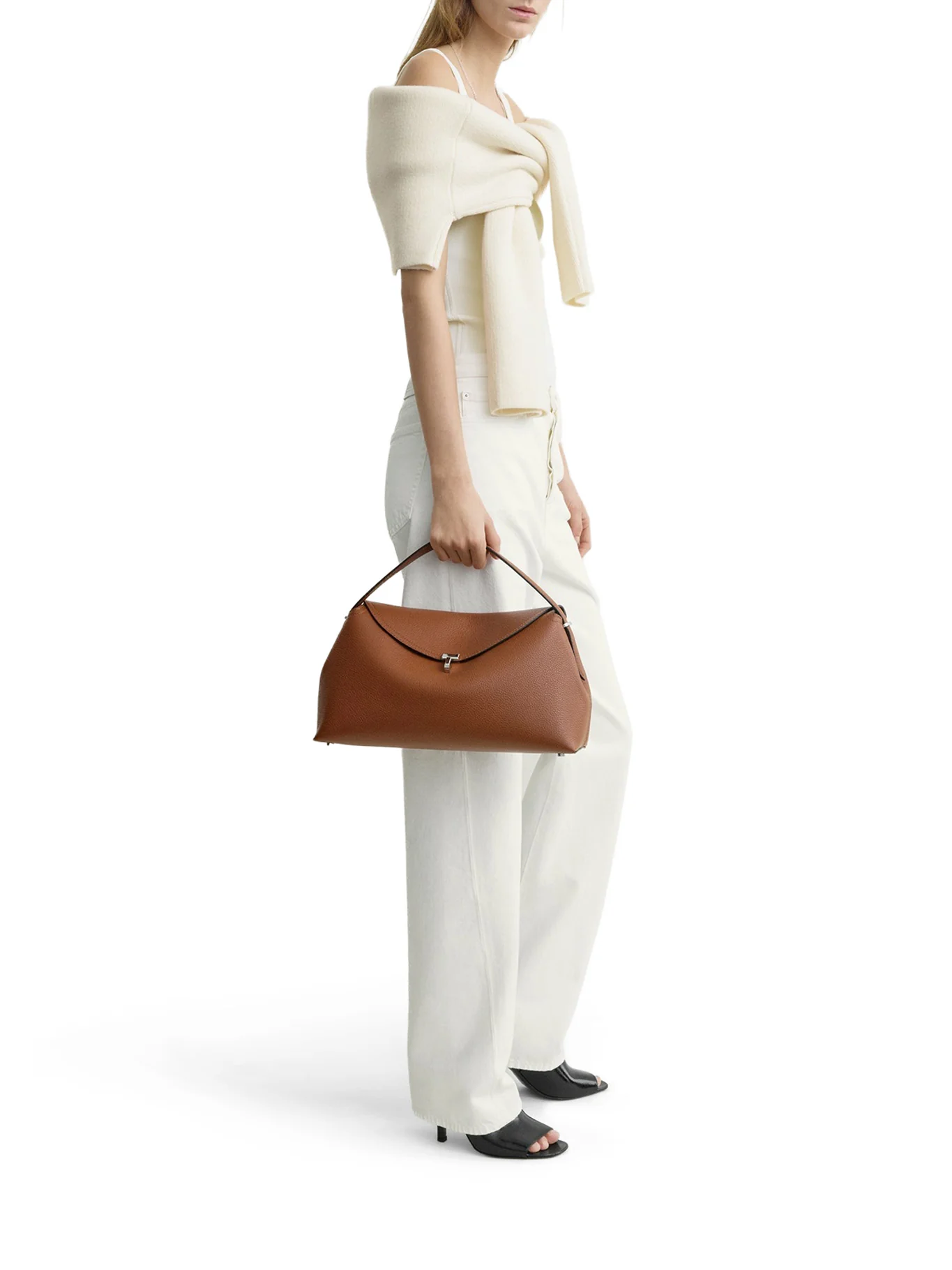 T-LOCK HANDBAG IN GRAINED LEATHER - Image 2